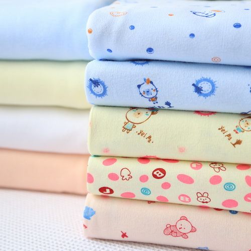 Одежду из какой ткани выбрать для новорожденного?